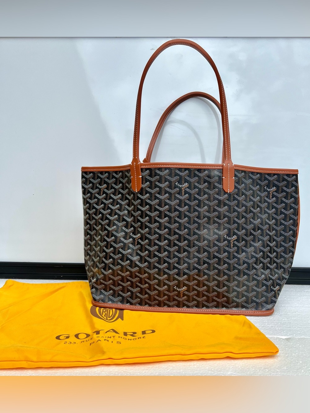 Goyard Tote Bag with Matching Pouch - Picture 2 of 16
